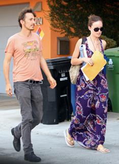 Olivia Wilde feet photo thumbnail