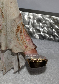 Olivia Wilde feet photo thumbnail