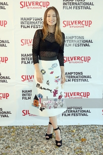 Olivia Wilde feet photo thumbnail