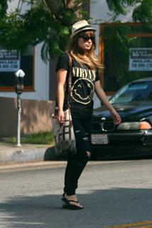 Olivia Wilde feet photo thumbnail