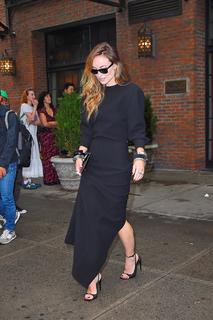 Olivia Wilde feet photo thumbnail