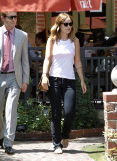 Olivia Wilde feet photo thumbnail