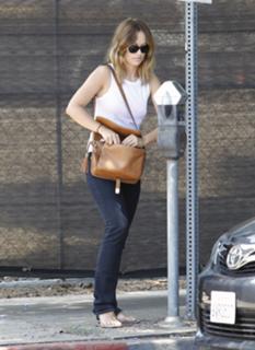 Olivia Wilde feet photo thumbnail