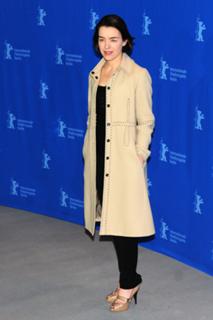 Olivia Williams feet photo thumbnail