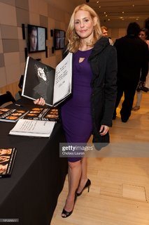 Olivia d'Abo feet photo thumbnail