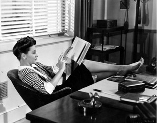 Olivia de Havilland feet photo 7