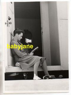 Olivia de Havilland feet photo 2