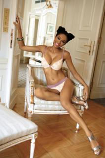Omenaa Mensah feet photo 9