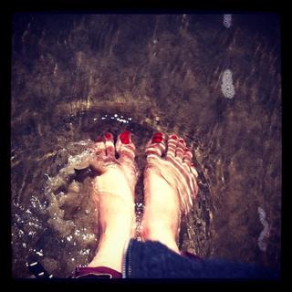 Oona Chaplin feet photo thumbnail