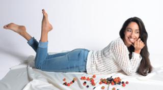 Oona Chaplin feet photo thumbnail