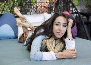 Oona Chaplin feet photo thumbnail