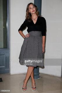Ophélie Meunier feet photo 17