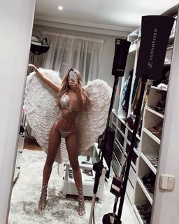 Oriana Marzoli feet photo 18