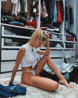 Oriana Marzoli feet photo 12
