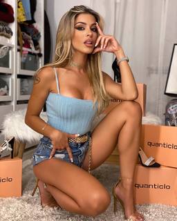 Oriana Marzoli feet photo 6