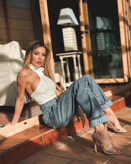 Oriana Marzoli feet photo 4