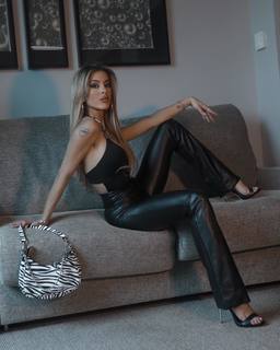 Oriana Marzoli feet photo 9
