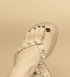 Orianthi feet photo 10