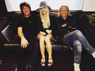 Orianthi feet photo 8
