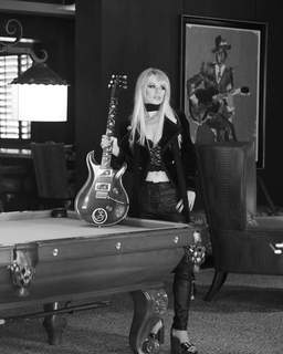 Orianthi feet photo 17
