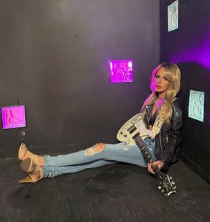 Orianthi feet photo 3