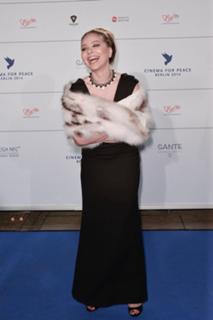 Ornella Muti feet photo thumbnail