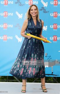 Ornella Muti feet photo thumbnail