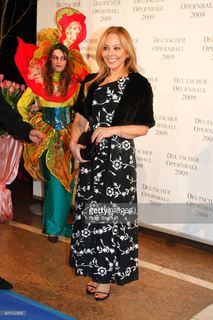 Ornella Muti feet photo thumbnail