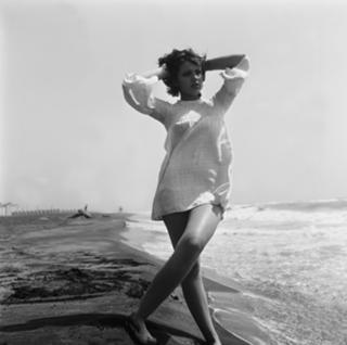 Ornella Muti feet photo thumbnail