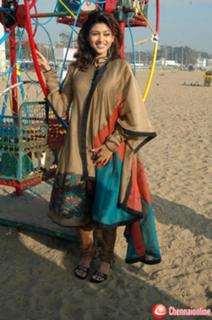 Oviya feet photo 3