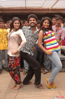 Oviya feet photo 6