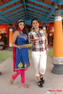 Oviya feet photo 4