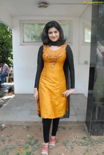 Oviya feet photo 10