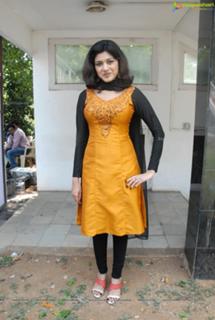 Oviya feet photo 9