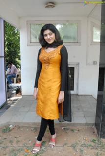Oviya feet photo 7
