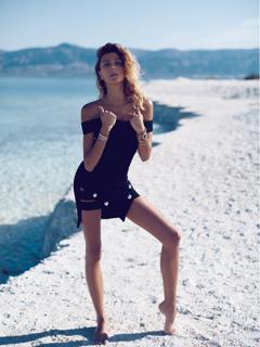 Ozge Ulusoy feet photo 13