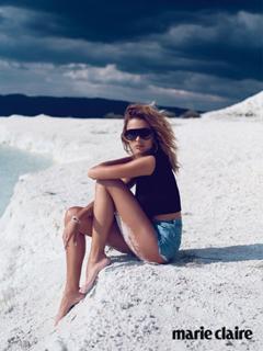 Ozge Ulusoy feet photo 11