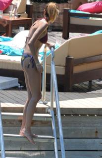 Ozge Ulusoy feet photo 10