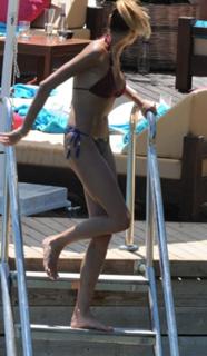 Ozge Ulusoy feet photo 9