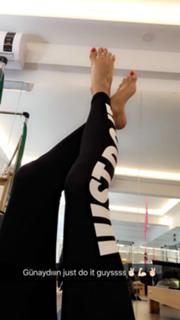 Ozge Ulusoy feet photo 18