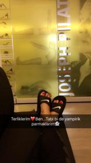 Ozge Ulusoy feet photo 15