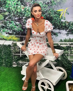 Ozge Ulusoy feet photo 1