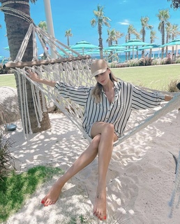 Ozge Ulusoy feet photo 15