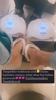 Ozge Ulusoy feet photo 2
