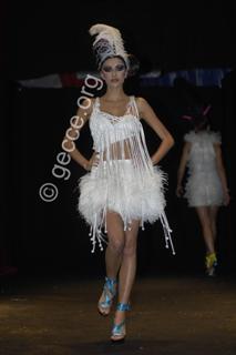 Ozge Ulusoy feet photo 4