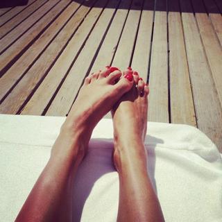 Ozge Ulusoy feet photo 12