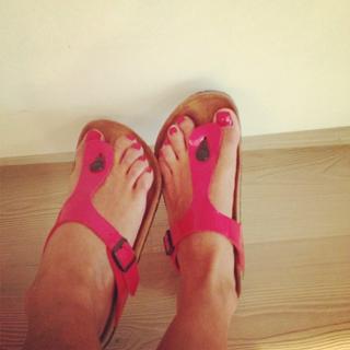 Ozge Ulusoy feet photo 6