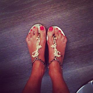 Ozge Ulusoy feet photo 5
