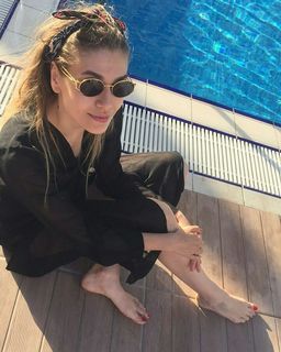 Oznur Serçeler feet photo 1