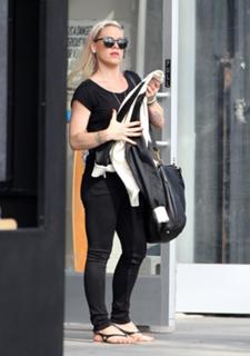 P!nk feet photo thumbnail